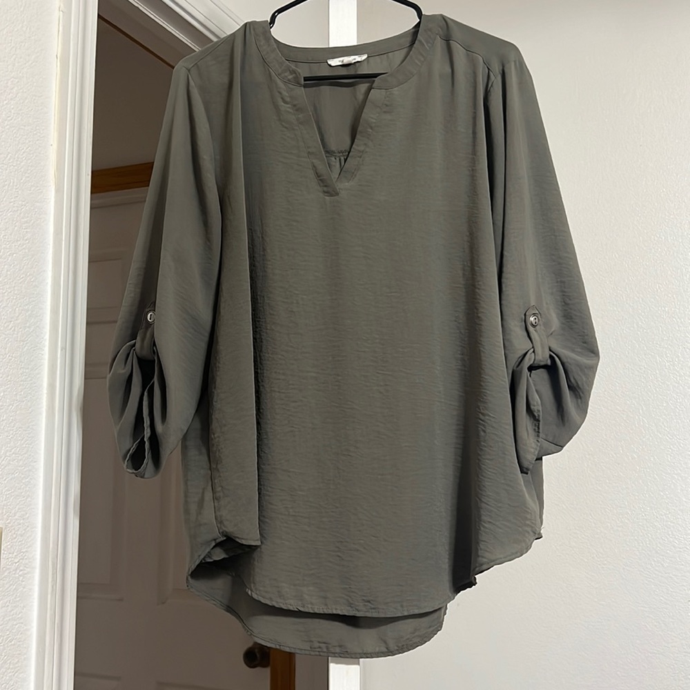 Cute olive green blouse.